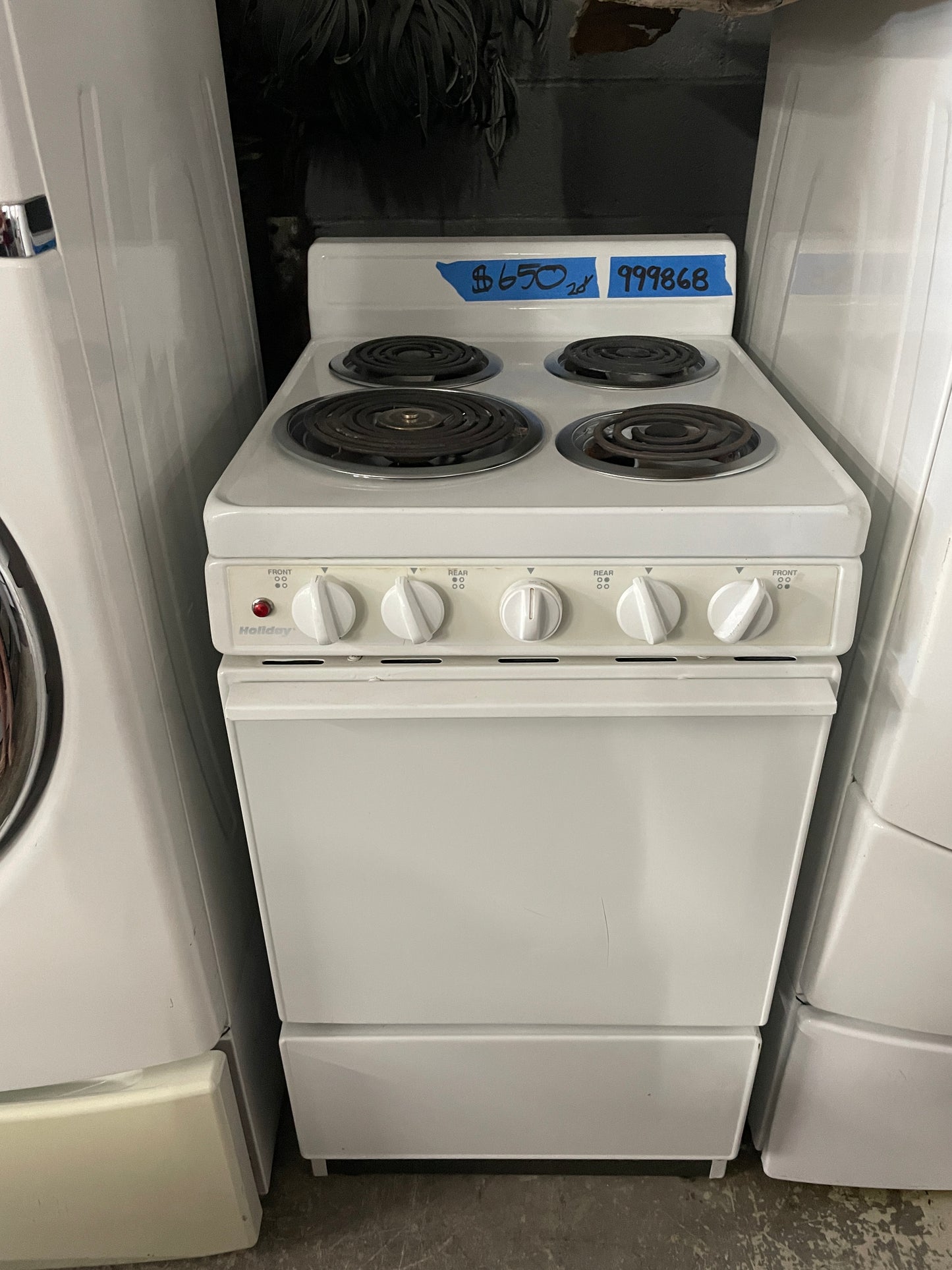 Holiday 20 Inch Electric 4 Burner Range In White, 999868