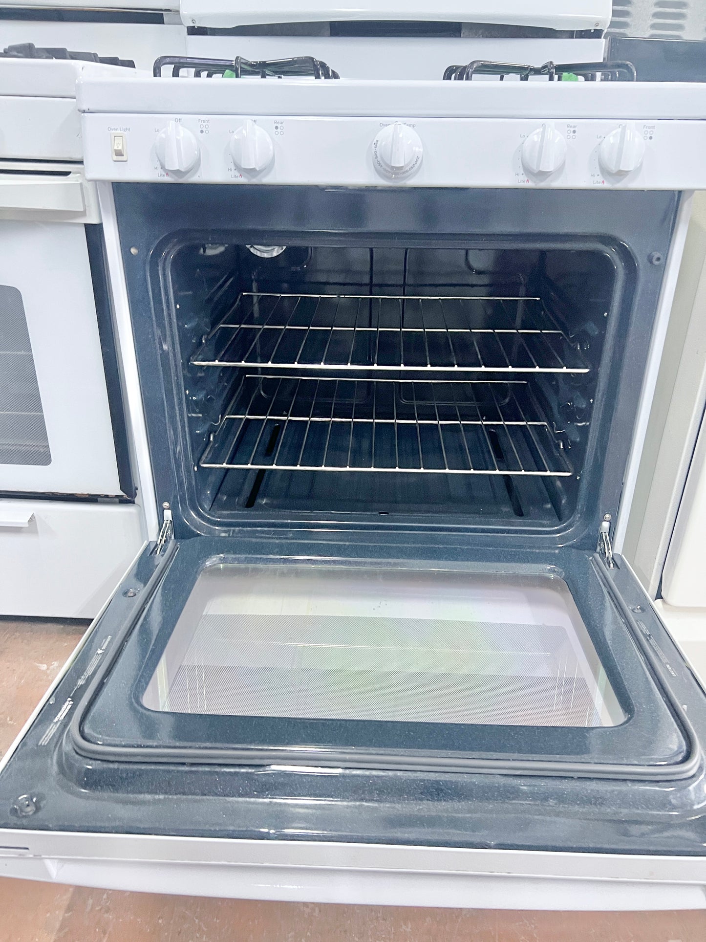 GE JGBS30DEKWW 30 Inch  Gas Range 4 Sealed Burners, Broiler Drawer, Simmer Burner, Big View Window,  ADA Compliant, White