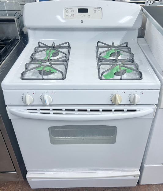 30 Inch GE 4 Burner Gas Range , White , JGBS19DENWW , 373754