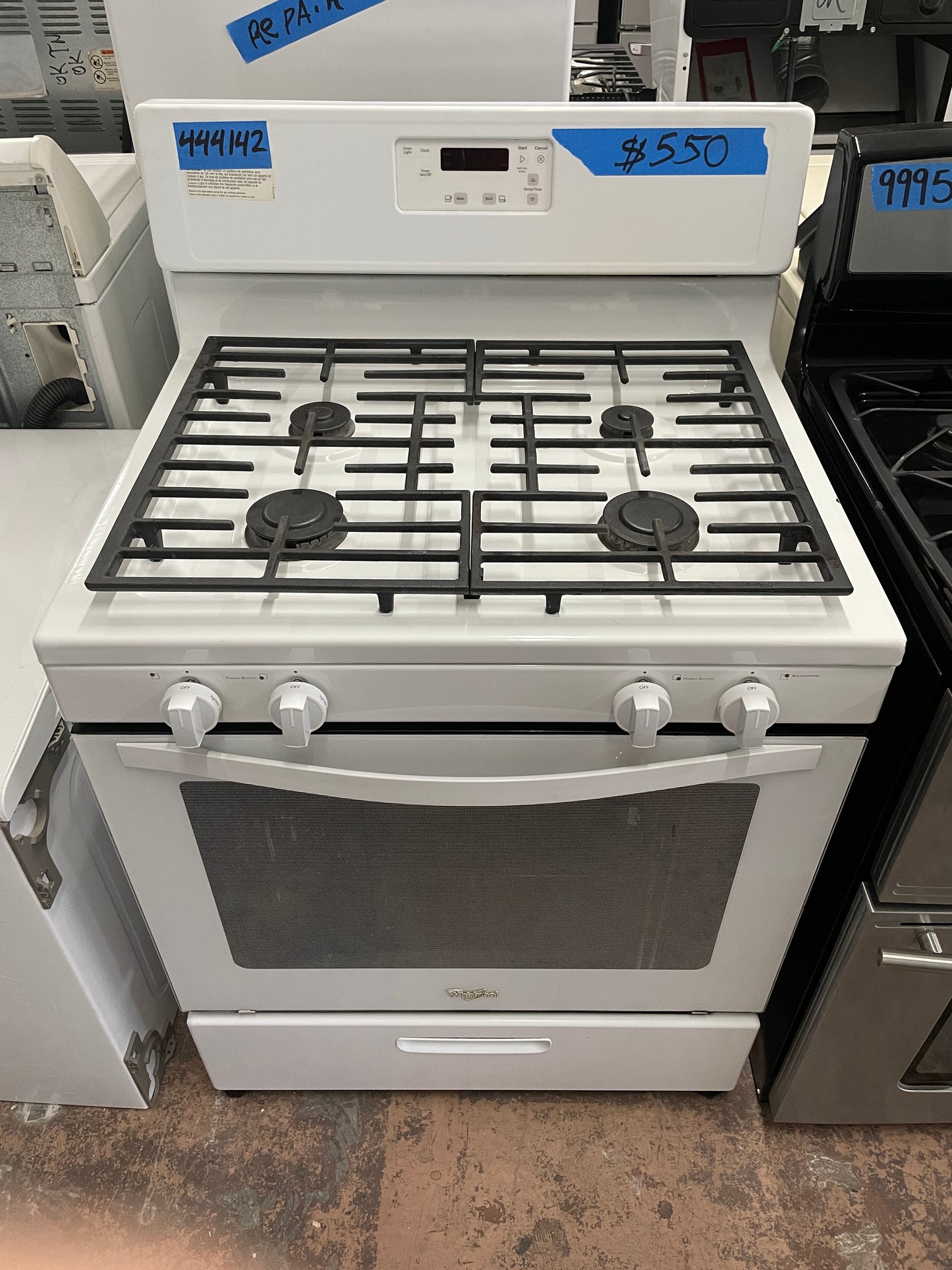 Whirlpool 4 Burner 30" Gas Range In White, WFG320M0BW2, 444142