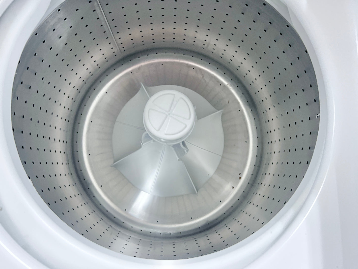 Speed Queen  SWNNC2SP115TW01 26 Inch Commercial Top Load Washer ,Four-Vane Agitator, Quantum® Controls, 3 Cycle Selections, Integrated Meter Case, Stainless Steel Tub, Triple-Lip Seal, 710 RPM , Digital Display, ADA , Coin Drop, 373747
