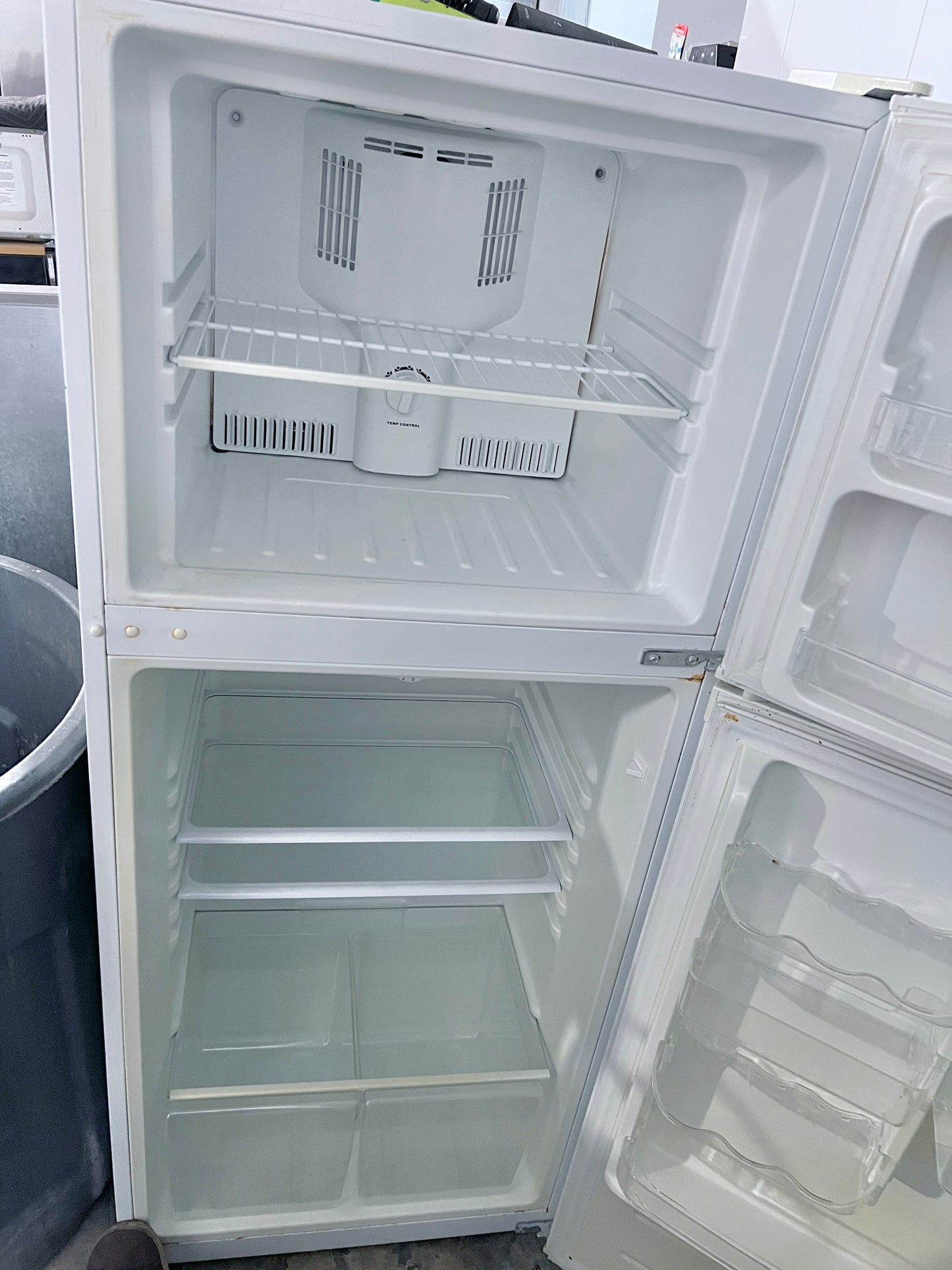 24 Inch Vissani HMDR1030WE , Top Freezer Bottom Refrigerator , Compact , White , 373750
