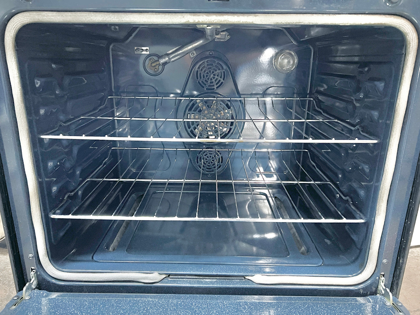 Samsung NX58H5600SS 30 inch Gas Range , 5 Burners , 5.8 Cu Ft Oven , Convection, Storage Drawer , Self Clean , Child Safety Lock , Auto Shut Off Option , Delay Start, Auto Oven Light ,Sabbath , Proofing , Stainless Steel  , 373756