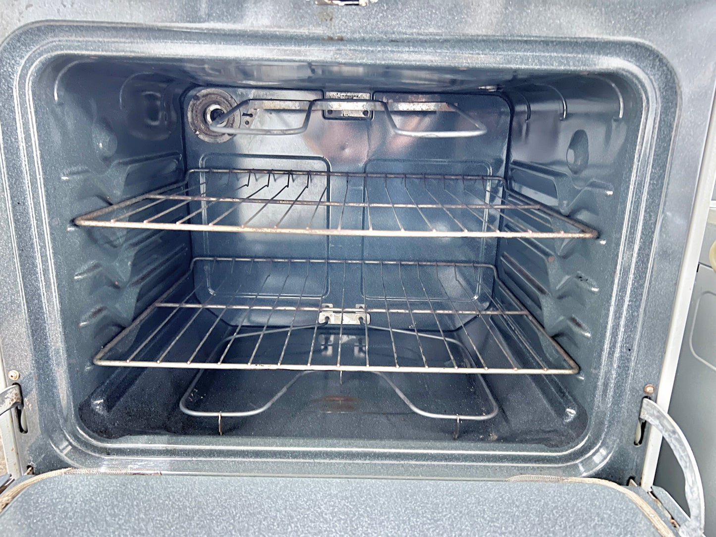 30 Inch Hotpoint Electric Range RB757WHWW , Bake , Broil , White , 373758