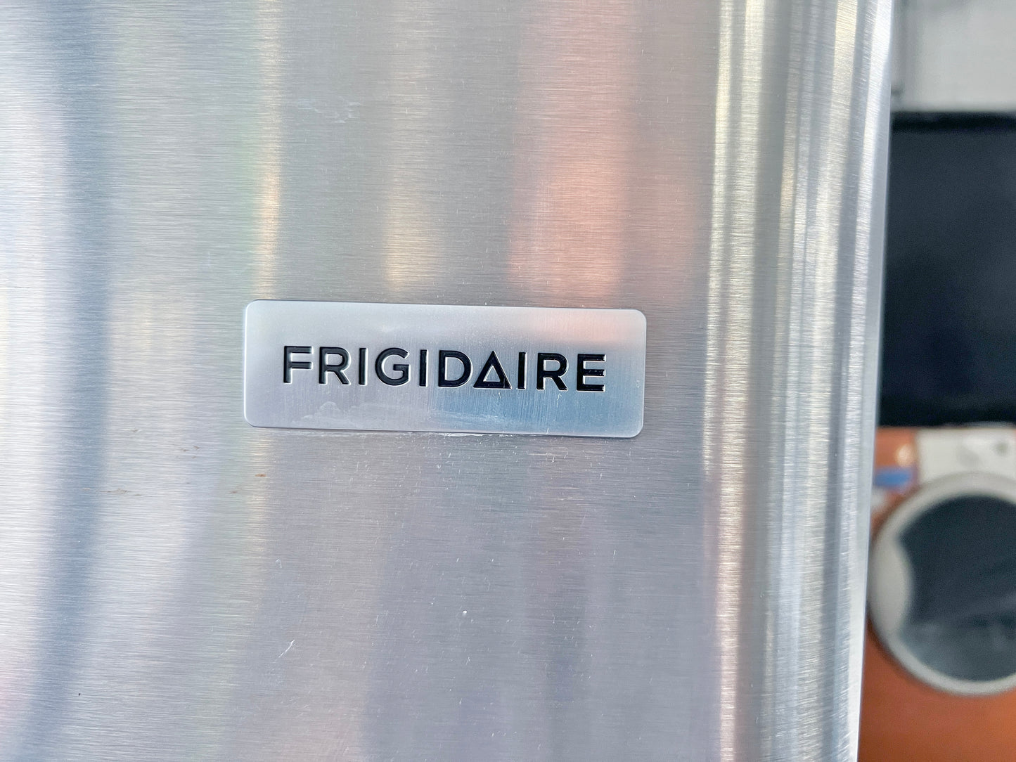 Frigidaire  FFTR2021TS 30 Inch Top Freezer Refrigerator 20.4 cu. ft., Full-Width Freezer Shelf, Reversible Door, Stainless Steel , 373759