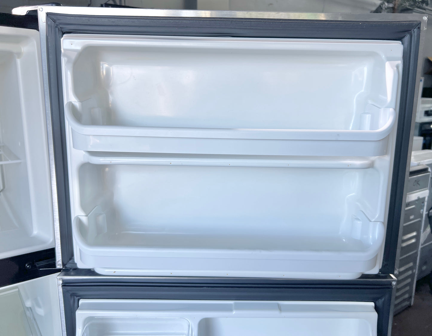 Frigidaire  FFTR2021TS 30 Inch Top Freezer Refrigerator 20.4 cu. ft., Full-Width Freezer Shelf, Reversible Door, Stainless Steel , 373759