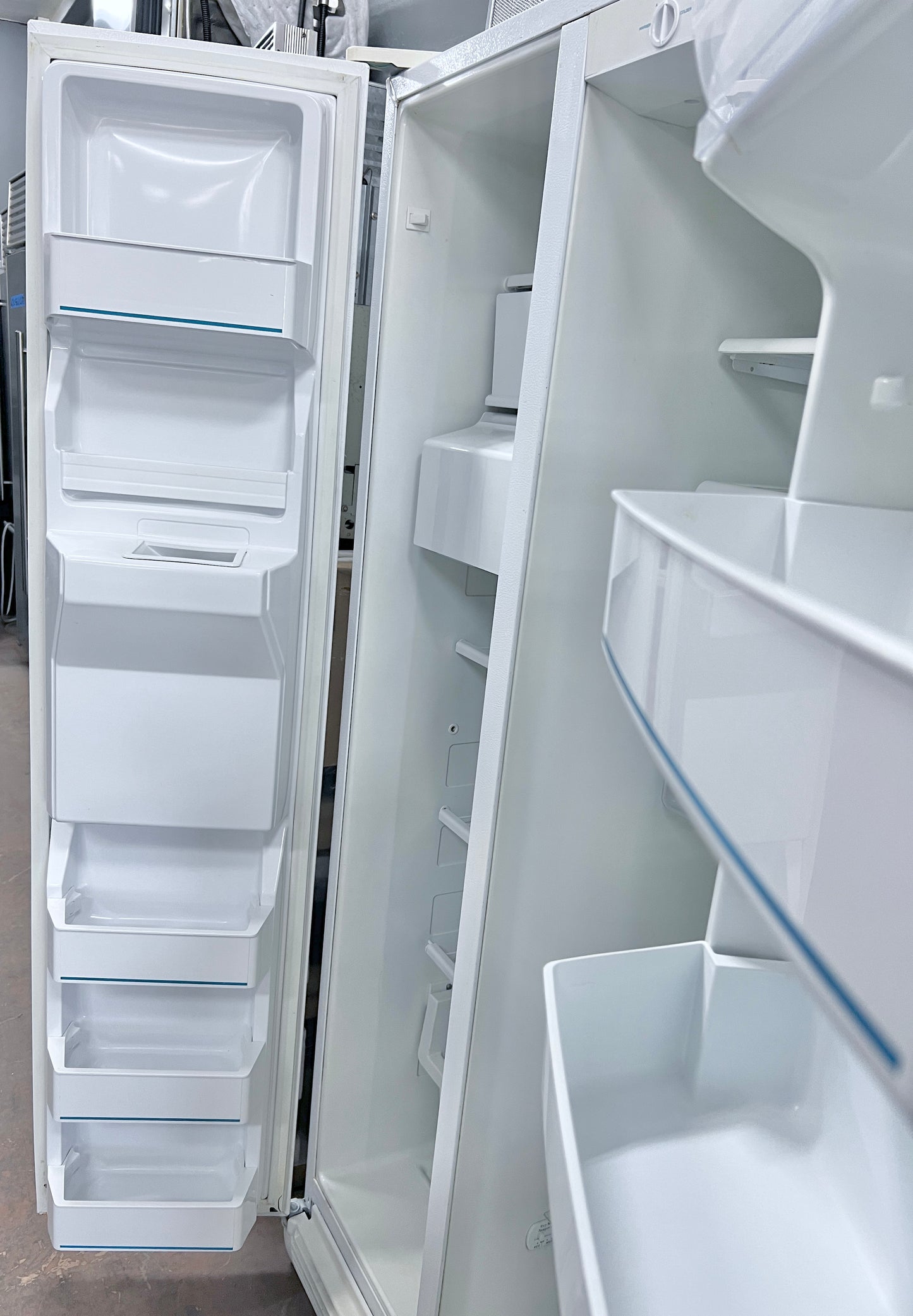 36 Inch Whirlpool Side By Side Full Depth Refrigerator  White , Water Ice Dispenser , SS25AEXHW01, 444334