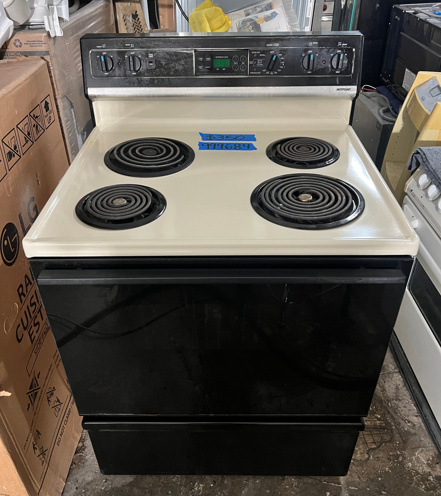 Hotpoint 30 Electric Range With 4 Burners in Off White, 999684