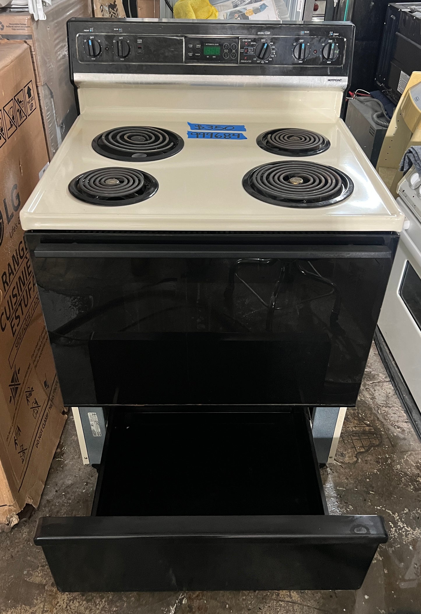 Hotpoint 30 Electric Range With 4 Burners in Off White, 999684