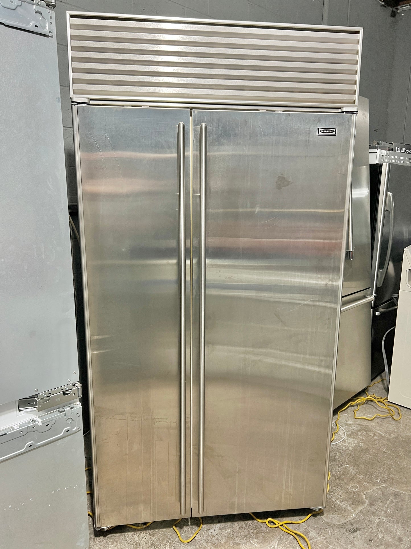 42 Inch Subzero 642/S Built In Stainless Steel Side By Side Refrigerator  Ice Maker  444268