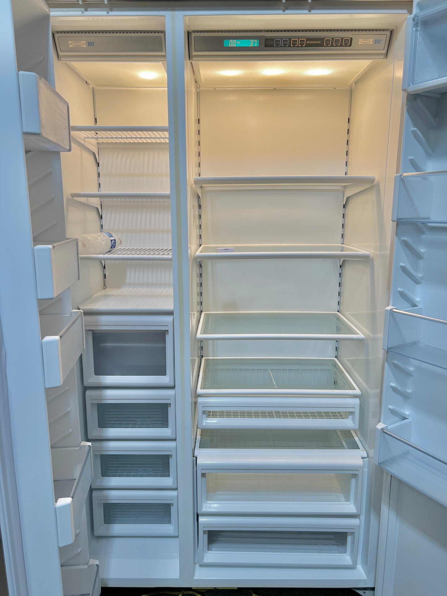 42 Inch Subzero 642/S Built In Stainless Steel Side By Side Refrigerator  Ice Maker  444268