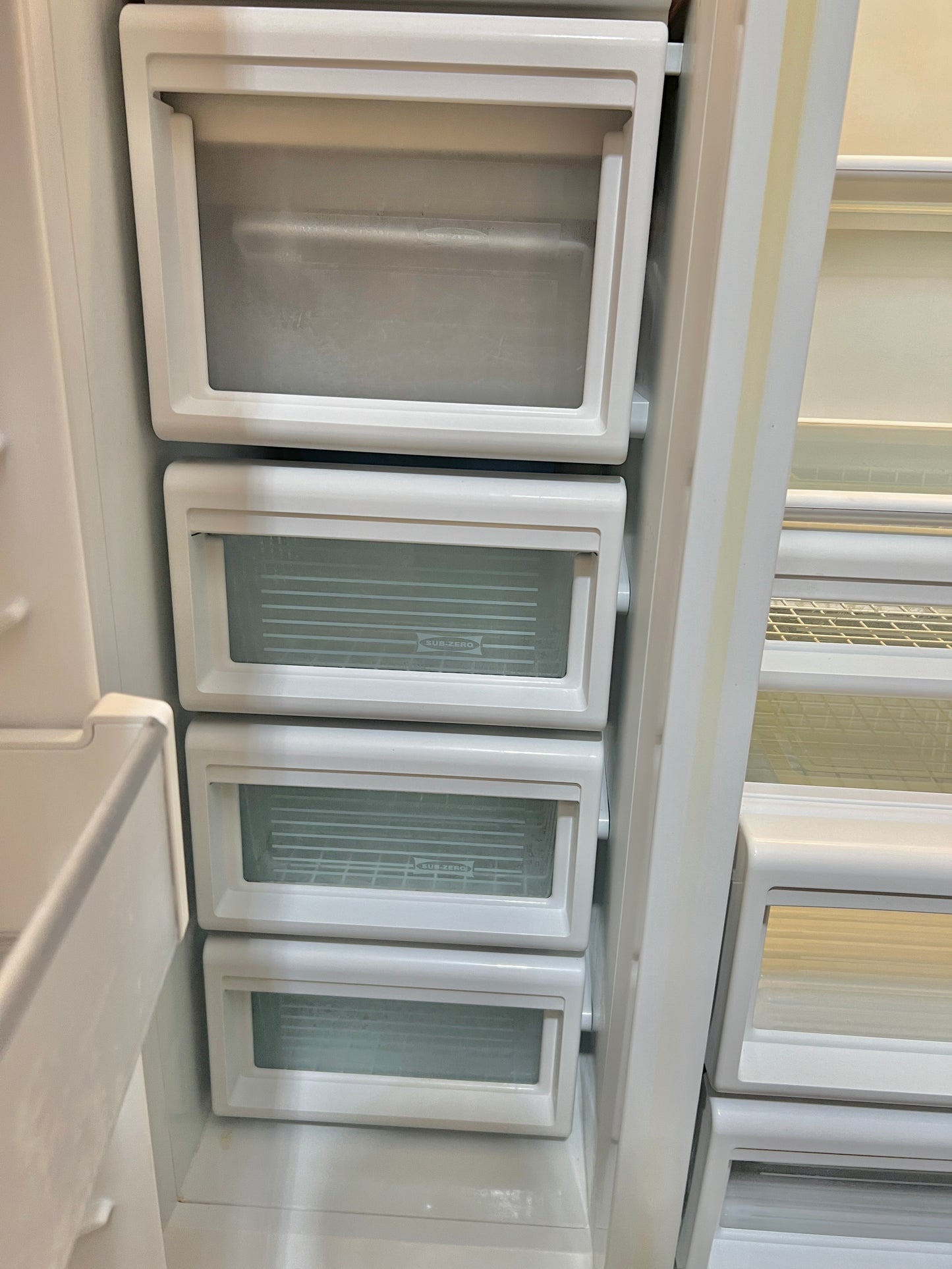 42 Inch Subzero 642/S Built In Stainless Steel Side By Side Refrigerator  Ice Maker  444268