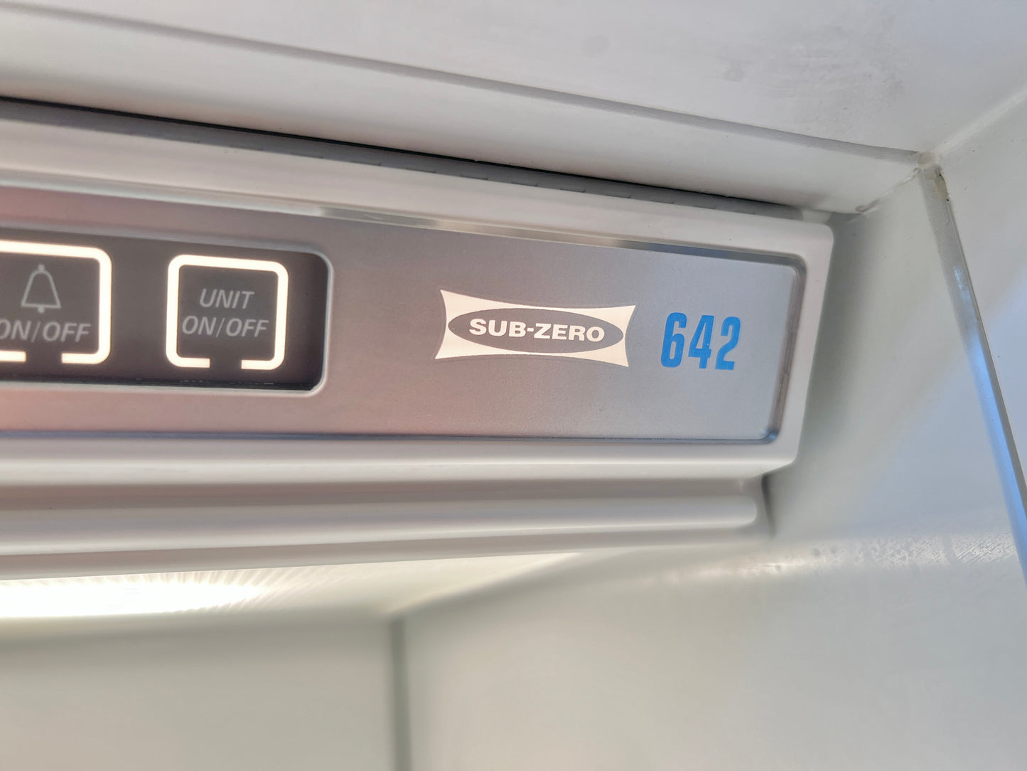 42 Inch Subzero 642/S Built In Stainless Steel Side By Side Refrigerator  Ice Maker  444268