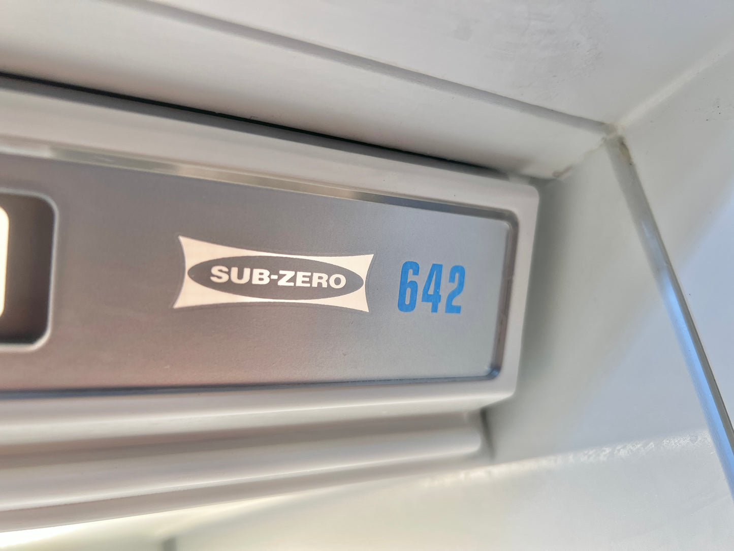 42 Inch Subzero 642/S Built In Stainless Steel Side By Side Refrigerator  Ice Maker  444268