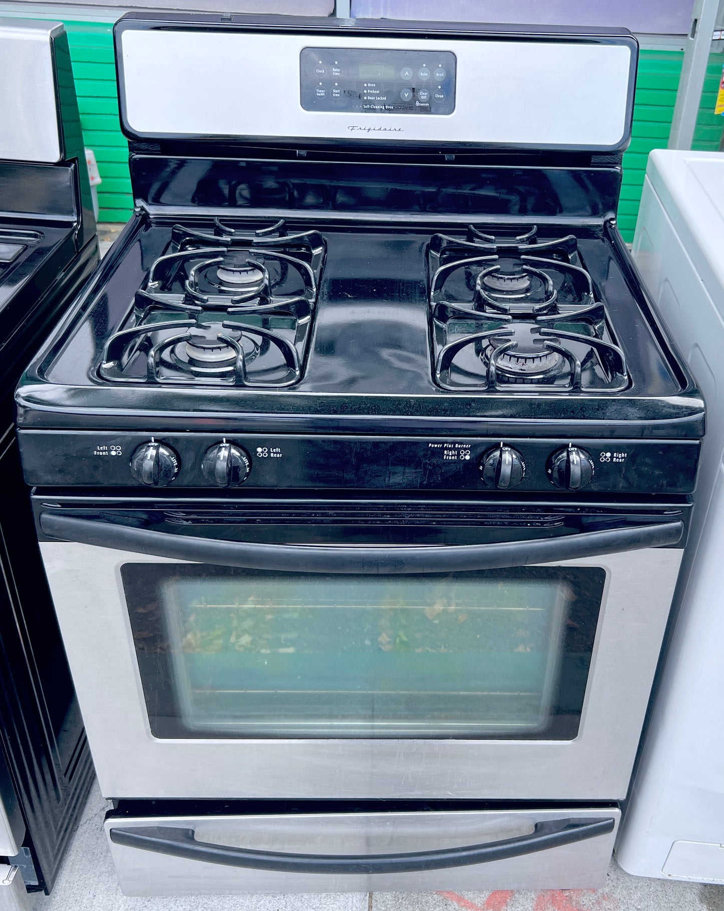 Frigidaire  FGF366ECB 30 Inch Gas Range 4 Sealed Burners, 14,000 BTU Power Burner, Self-Clean Oven, EElectronic Oven Control  Storage Drawer, Stainless Steel