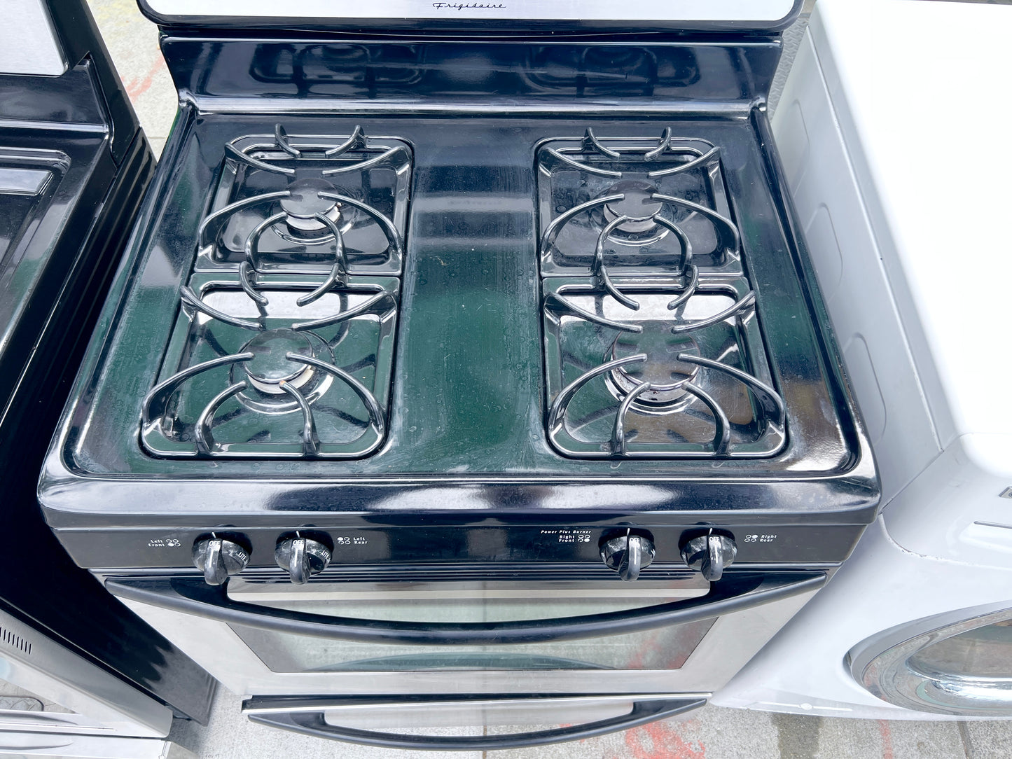 Frigidaire  FGF366ECB 30 Inch Gas Range 4 Sealed Burners, 14,000 BTU Power Burner, Self-Clean Oven, EElectronic Oven Control  Storage Drawer, Stainless Steel