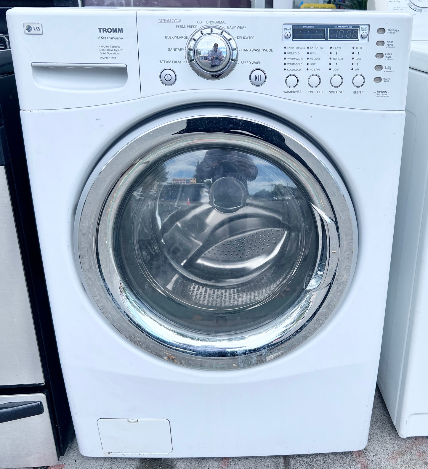 LG  WM2487HWM 27 Inch TROMM Front Load Washer 4.0 cu. ft., 9 Wash Cycles , SteamFresh Technology, White