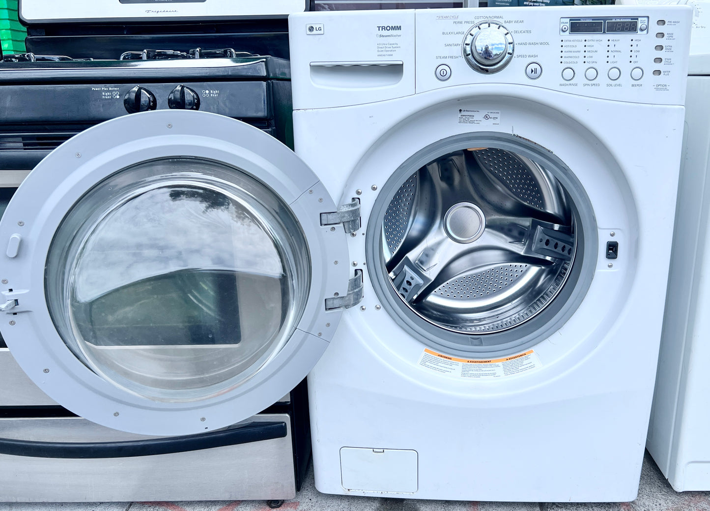 LG  WM2487HWM 27 Inch TROMM Front Load Washer 4.0 cu. ft., 9 Wash Cycles , SteamFresh Technology, White