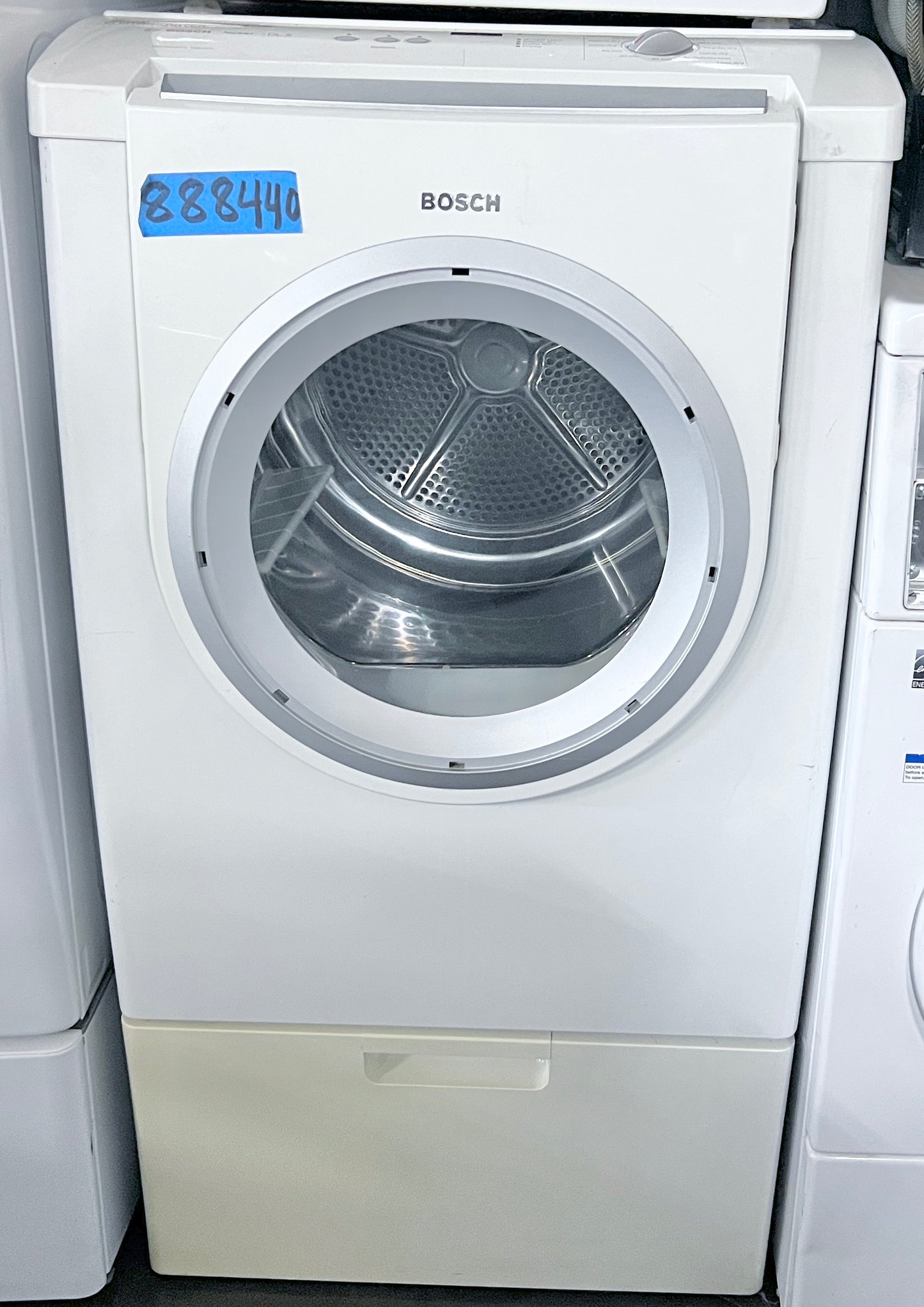 Bosch Nexxt DLX Series  WTMC4321US 27 Inch Electric Dryer 6.7 cu. ft., 11 Drying Cycles, LED Display , 888440