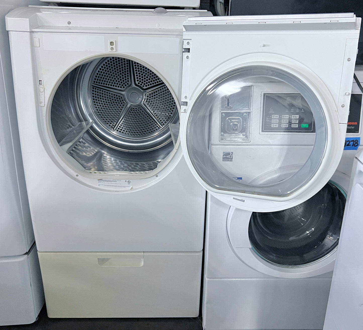 Bosch Nexxt DLX Series  WTMC4321US 27 Inch Electric Dryer 6.7 cu. ft., 11 Drying Cycles, LED Display , 888440