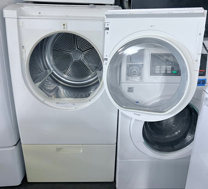 Bosch Nexxt DLX Series  WTMC4321US 27 Inch Electric Dryer 6.7 cu. ft., 11 Drying Cycles, LED Display , 888440
