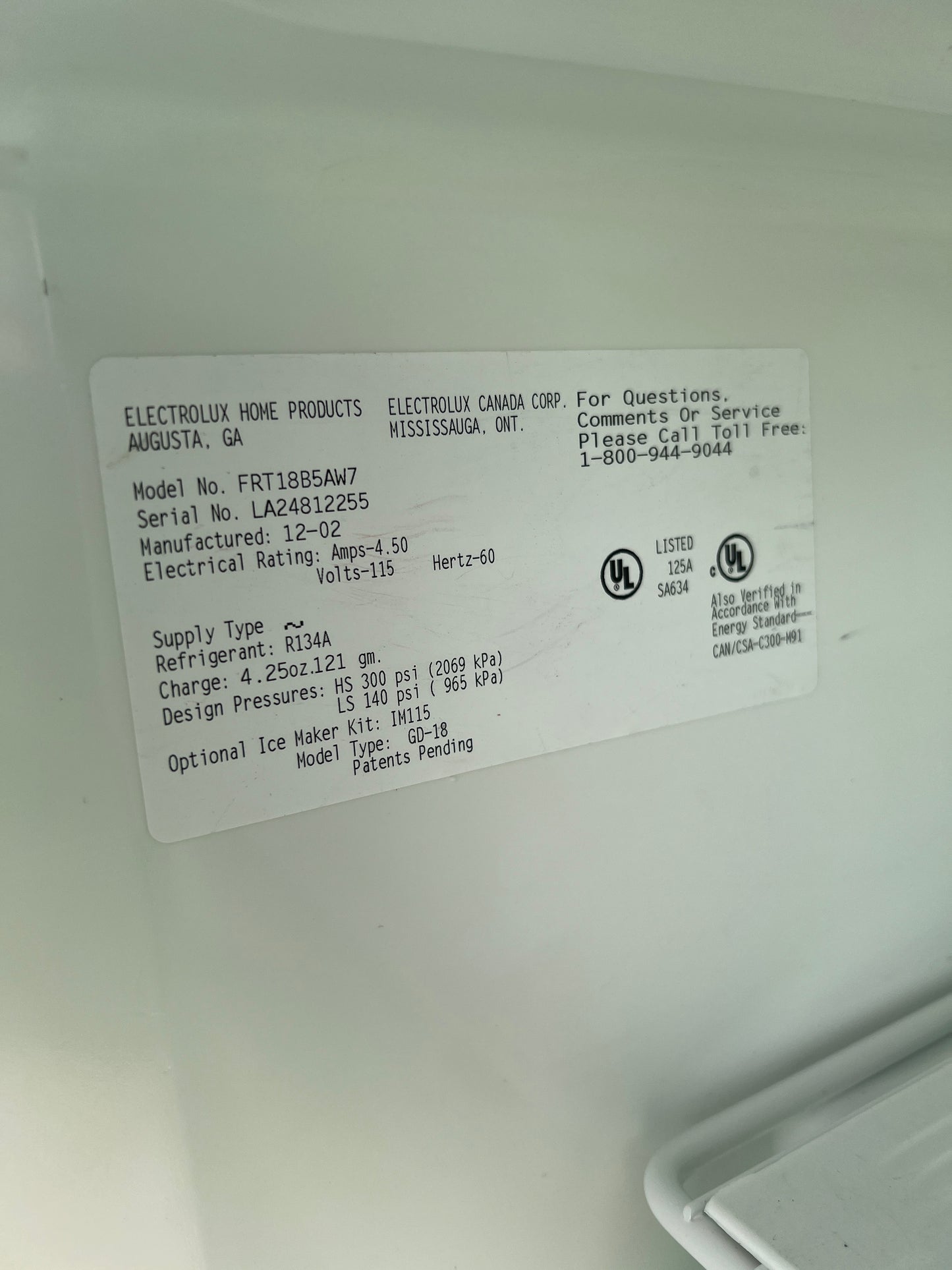 Frigidaire top Freezer Refrigerator In White, FRT18B5AW7, 999693
