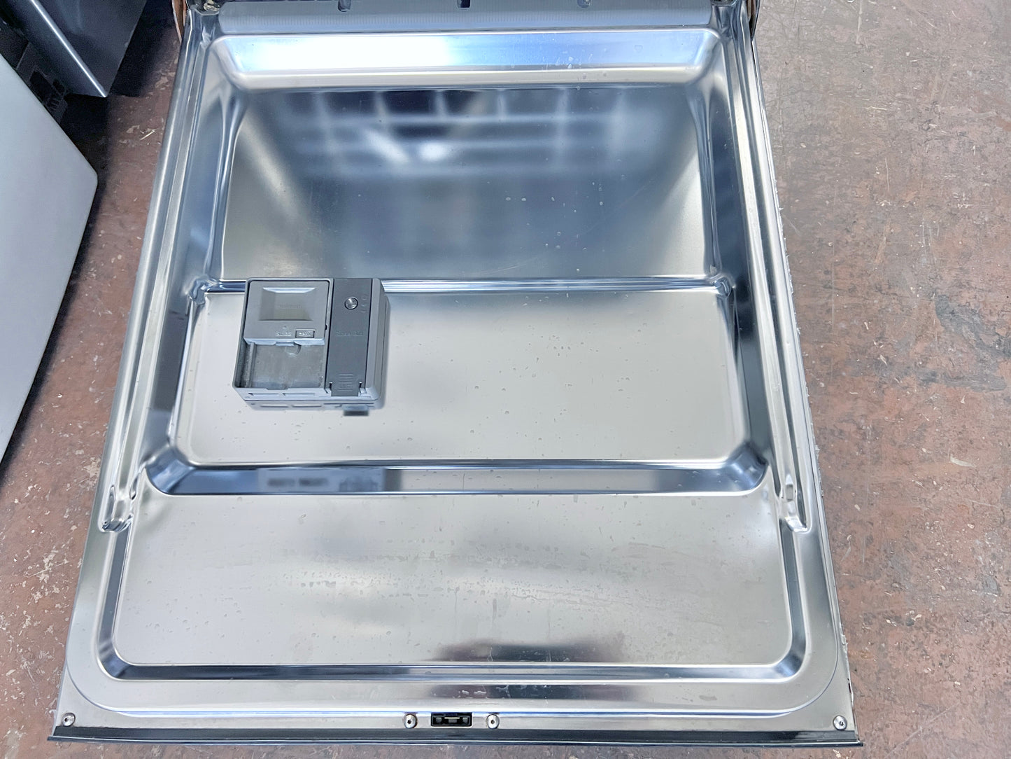 Whirlpool Built In Stainless Steel Dishwasher , IDT830SAGS 24 Inch ,  373778