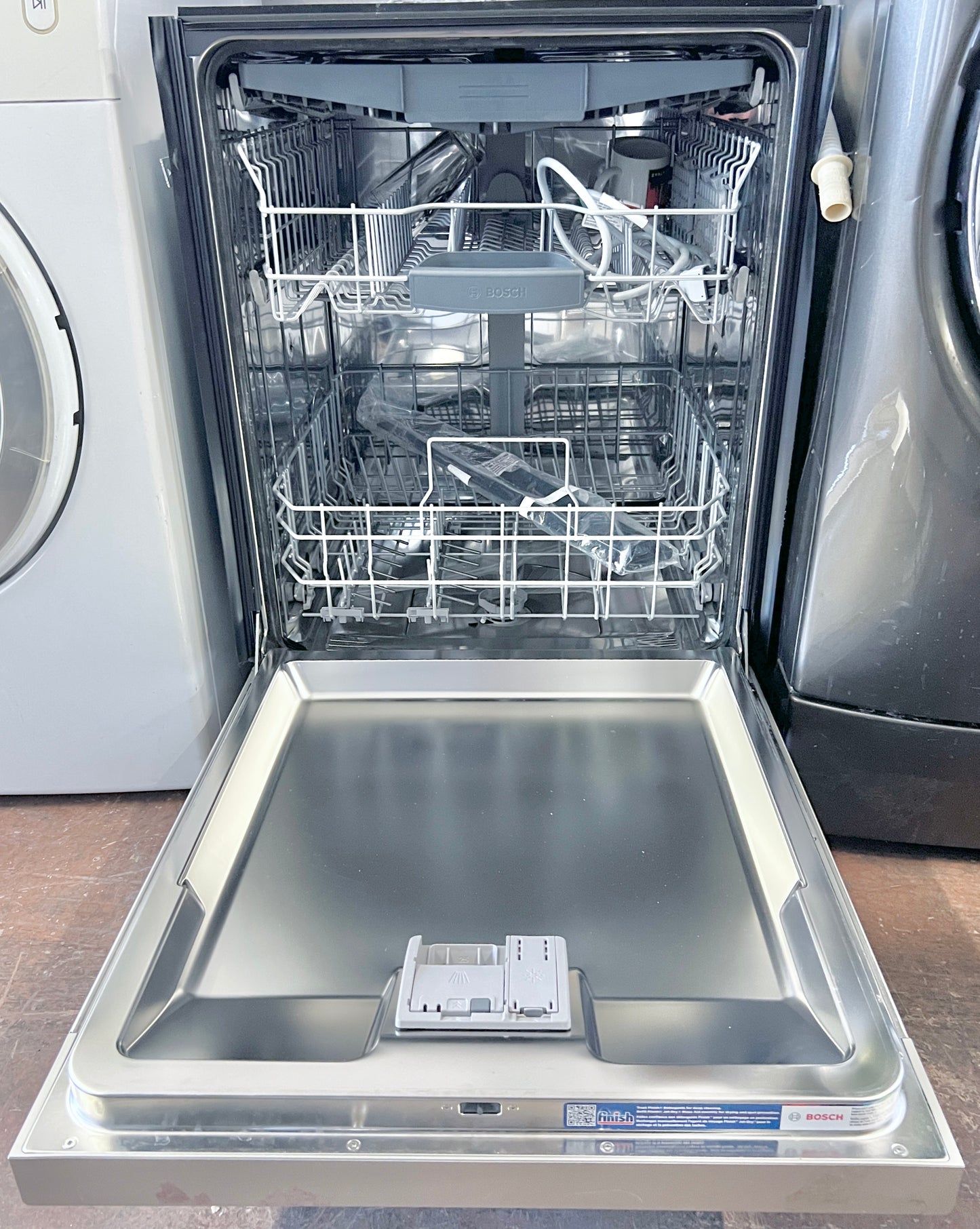 Bosch 300 Series  SHE53C85N Full Console Built-In Smart Dishwasher Standard 3rd Rack, 46 dBA,  Stainless Steel , 24 Inch , 373775