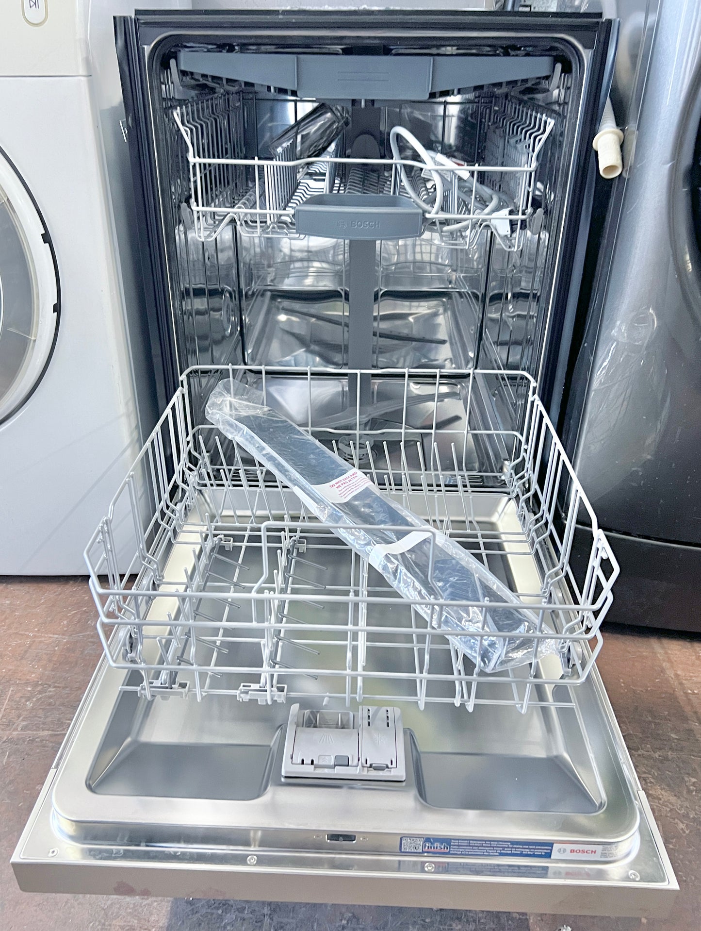 Bosch 300 Series  SHE53C85N Full Console Built-In Smart Dishwasher Standard 3rd Rack, 46 dBA,  Stainless Steel , 24 Inch , 373775