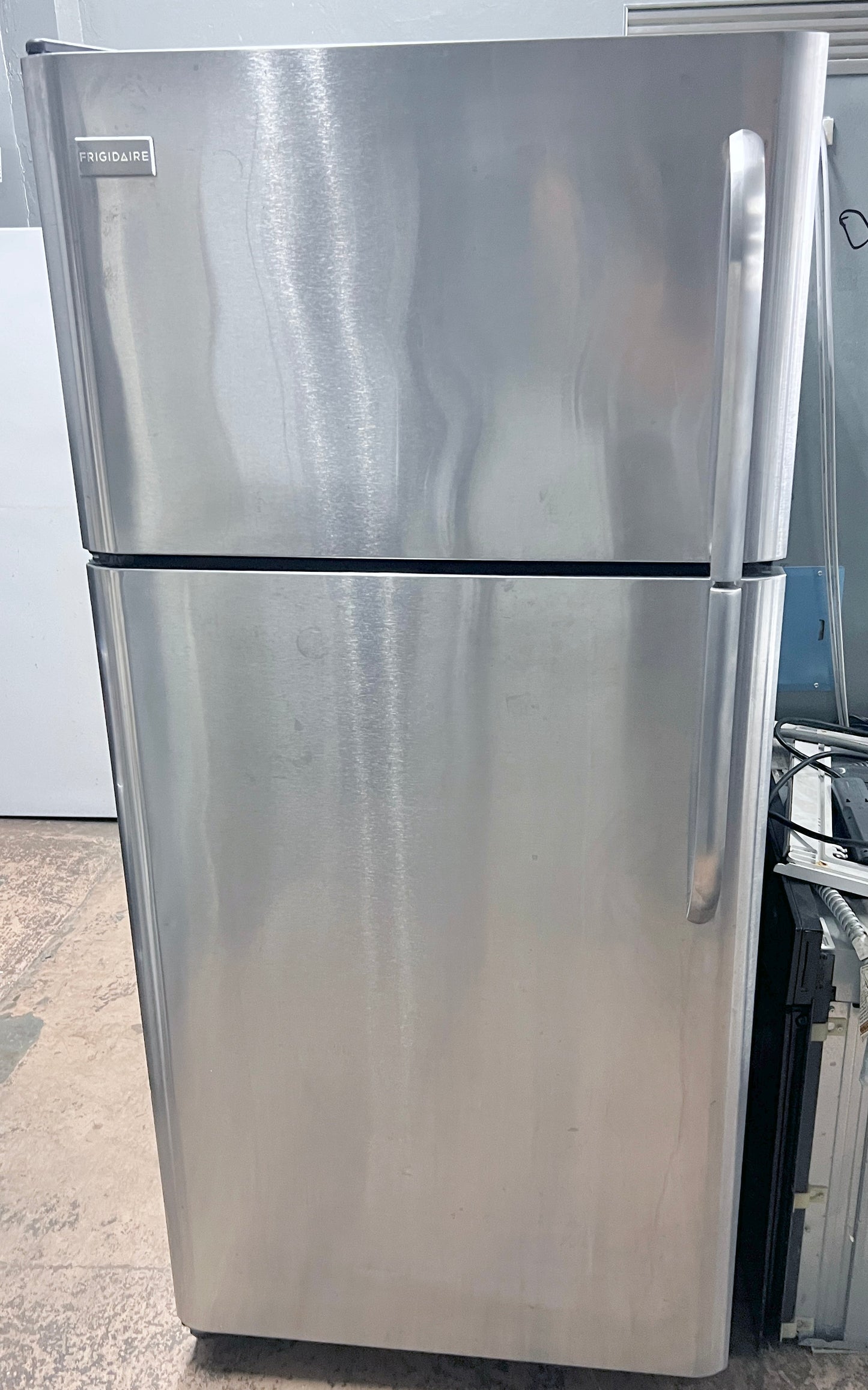 Frigidaire FFHT1826LKS Top Freezer Refrigerator Stainless Steel 18.2 Cu Ft 30 Inch 373782