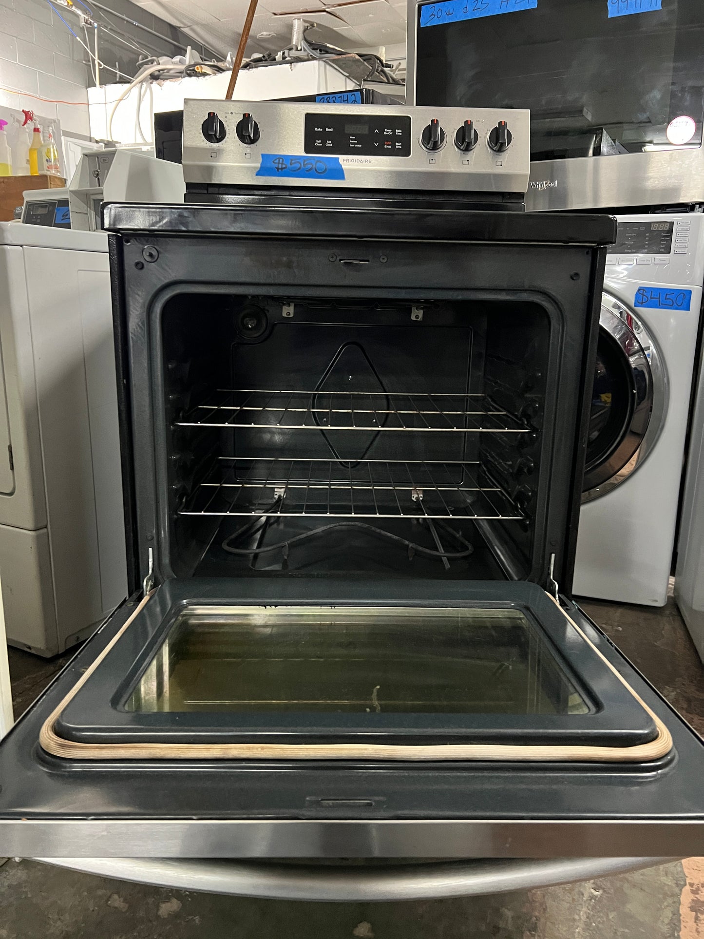 Frigidaire 30 Glasstop Electric Stove/Range in Stainless Steel, 999712