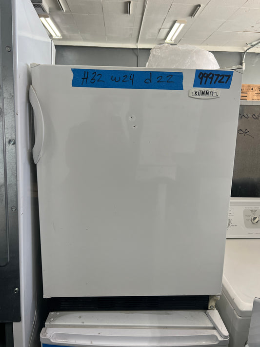 Summit 24 Inch Mini Undercounter  Refrigerator 5 Cu.Ft. with Freezer In White, CT-66J,  999727