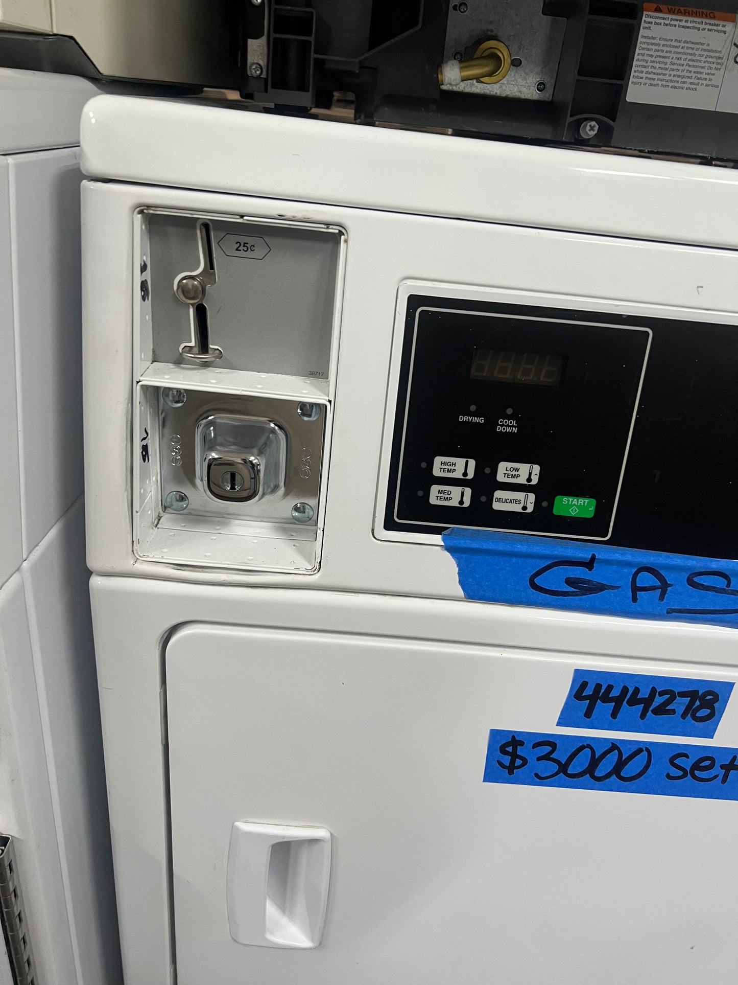 Speed Queen Commercial Washer & Gas Dryer Set In White, Coin Box, SDGBCAGS111TW01, 444278