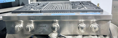 Wolf SRT364C 36 吋專業型瓦斯爐台，附 4 個雙堆疊密封燃燒器、陶瓷塗層鑄鐵連續爐排、紅外線燒烤爐、慢煮熔化功能、Star K、天然氣、101227