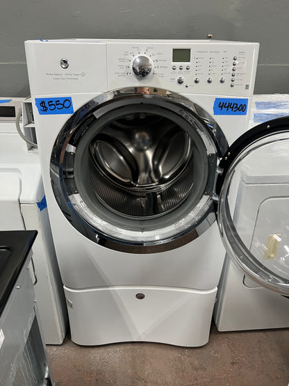 Electrolux Front load Washer In White With Pedestal, 444300