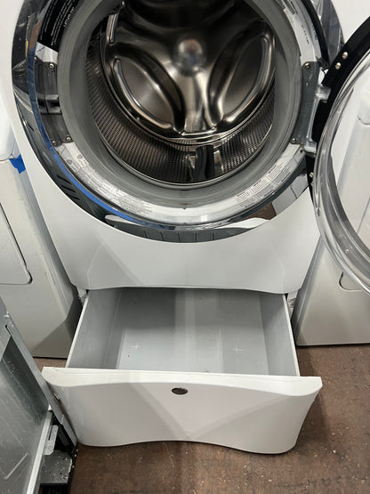 Electrolux Front load Washer In White With Pedestal, 444300