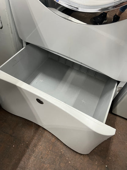 Electrolux Front load Washer In White With Pedestal, 444300