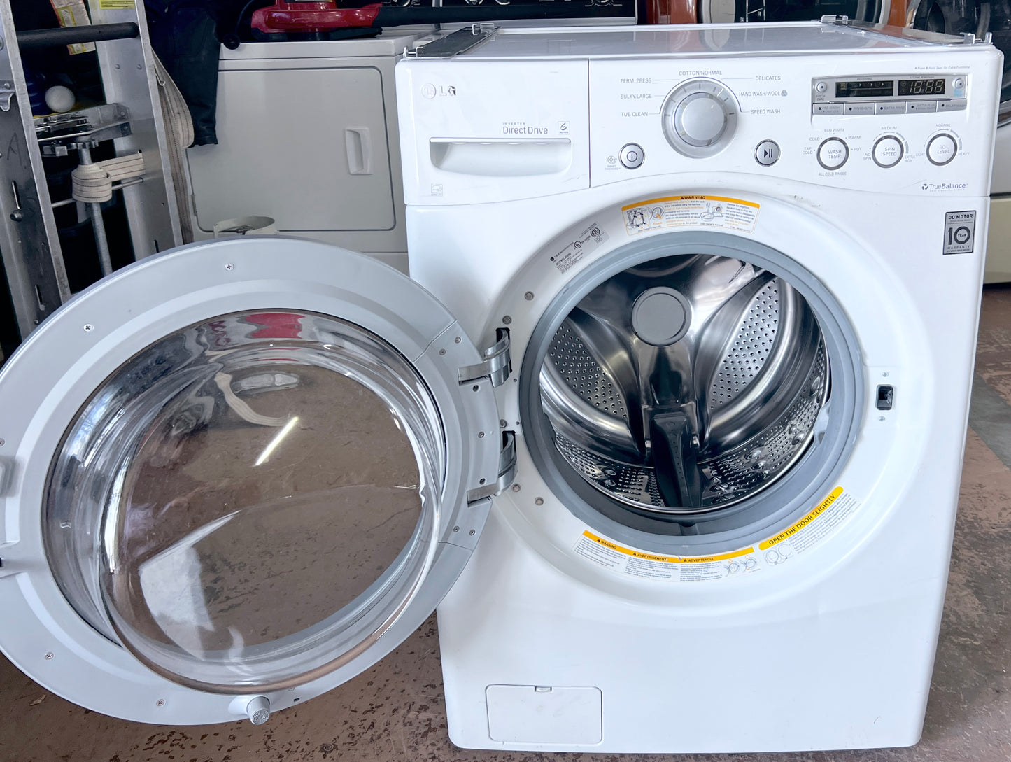 LG  WM2250CW Front Load Washer ,  White  27 Inch 373808