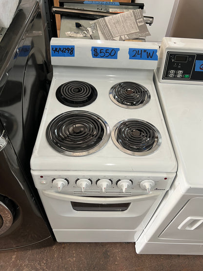 24 Inch Amana Electric Range In White, Coil Top Burners, 444298