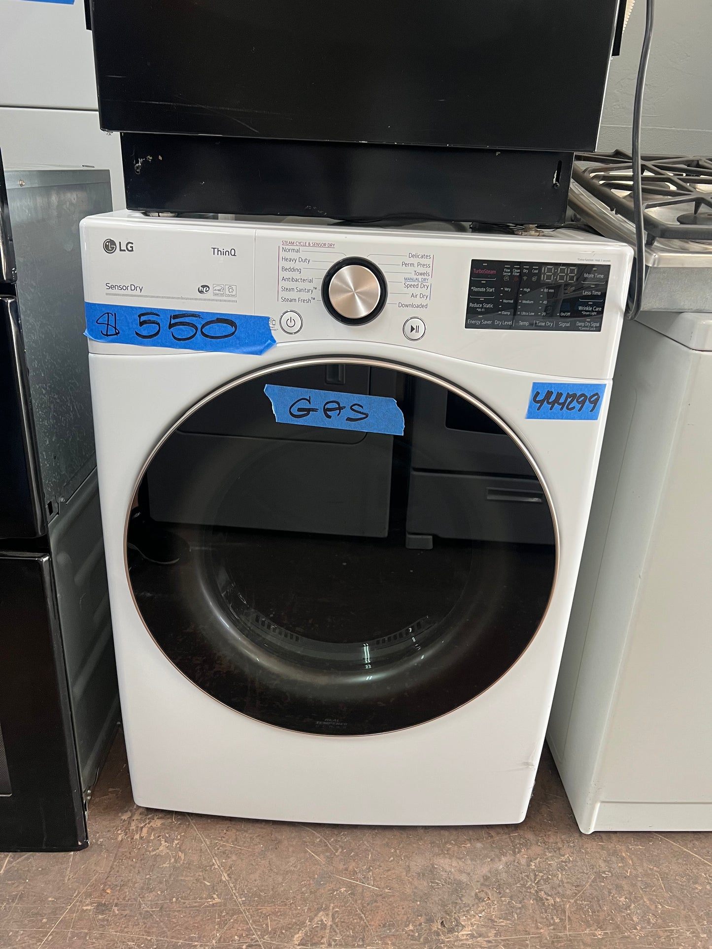 LG 7.4 Cu.Ft Gas Dryer In White, DLGX4001W, 444299