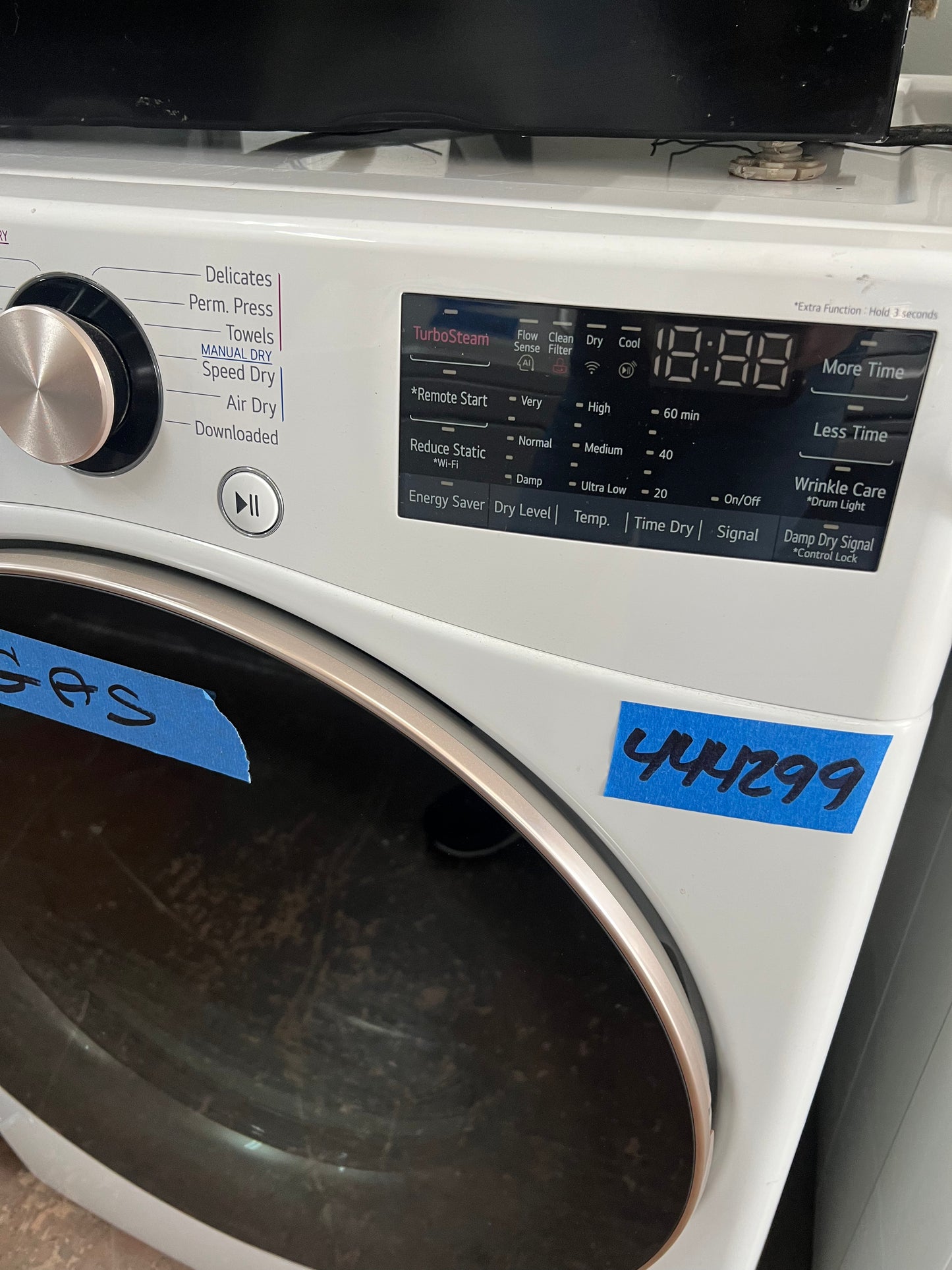 LG 7.4 Cu.Ft Gas Dryer In White, DLGX4001W, 444299