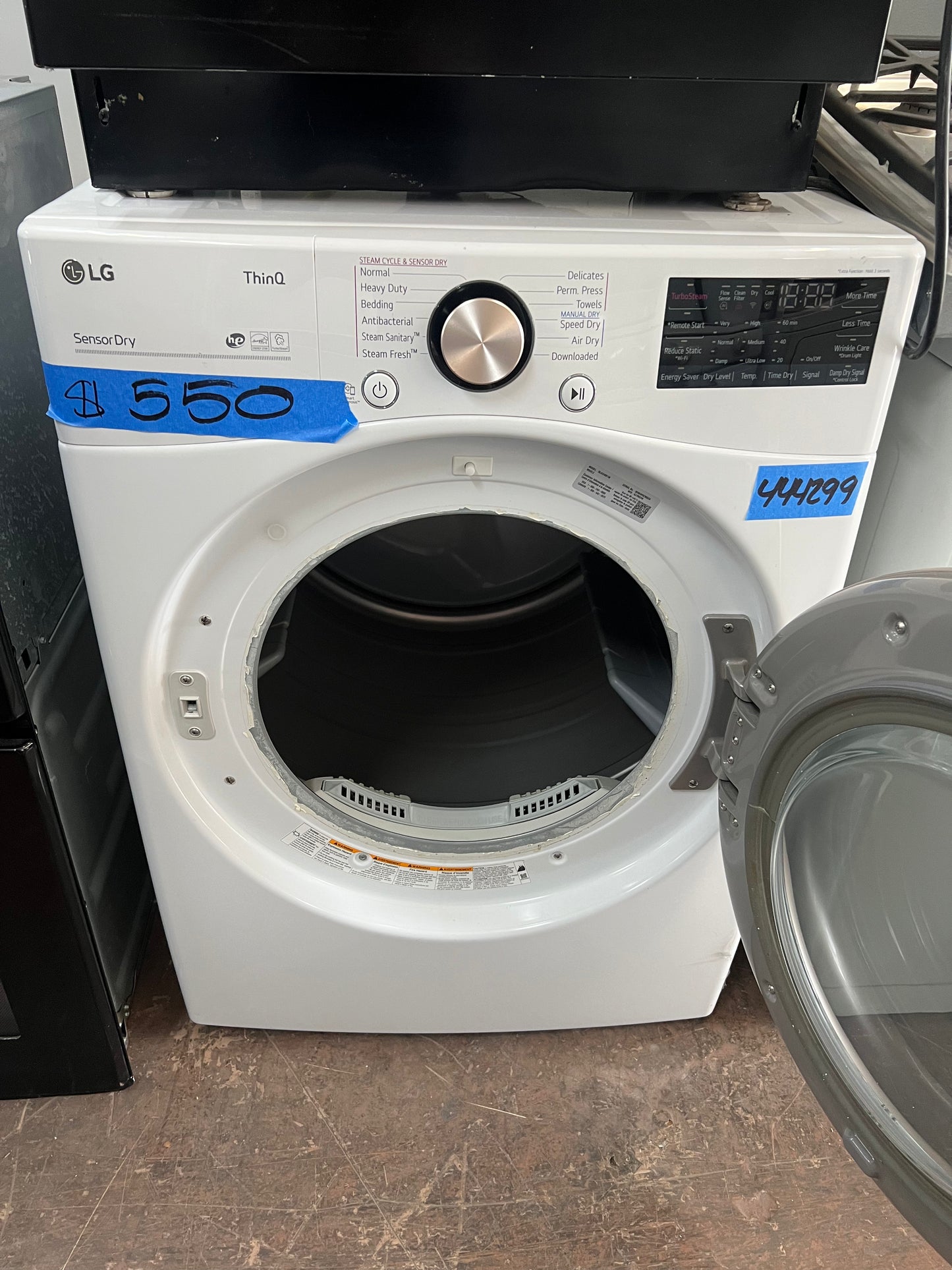 LG 7.4 Cu.Ft Gas Dryer In White, DLGX4001W, 444299