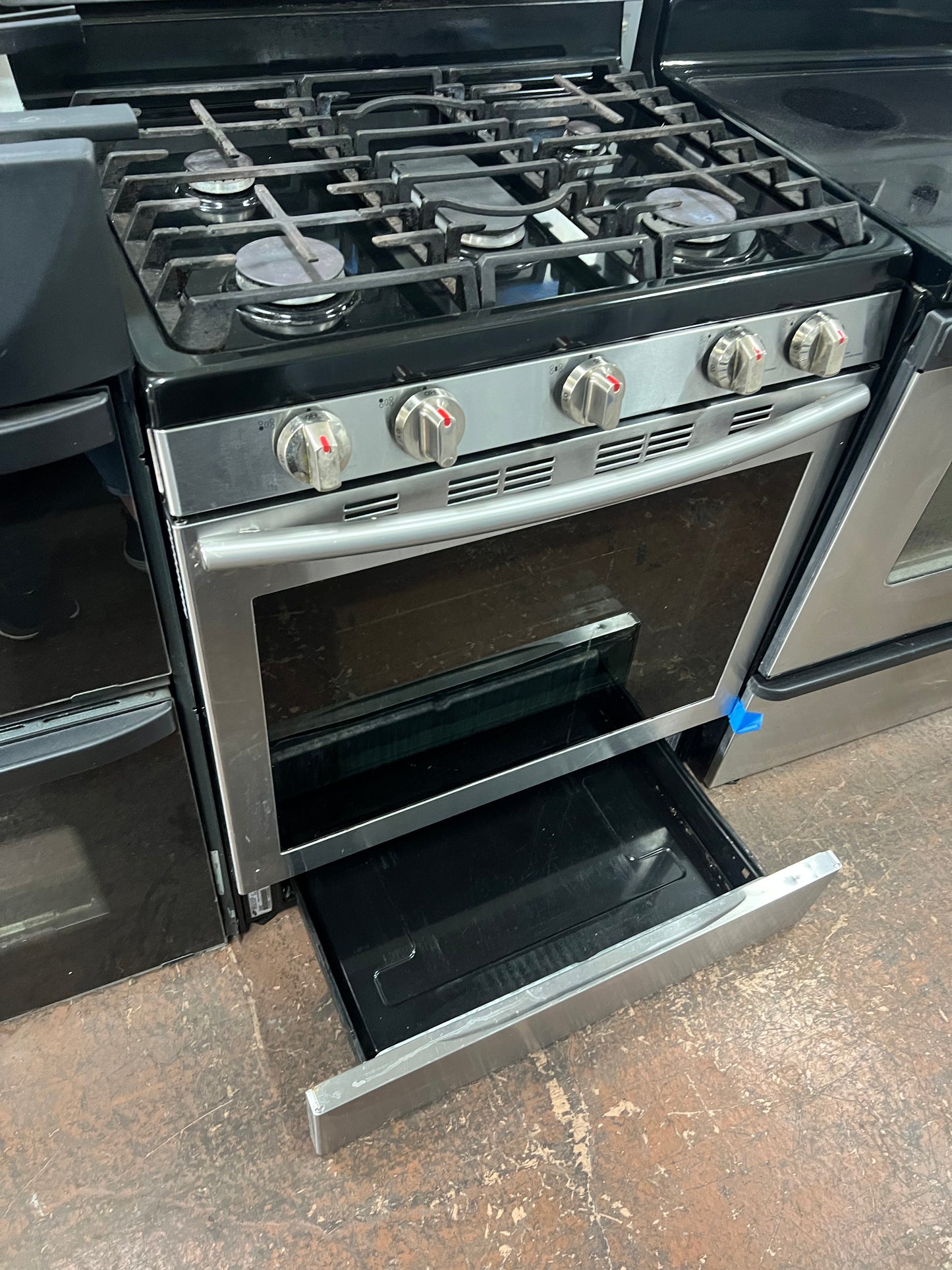 Samsung Gas Range Stainless Steel, 5 Burners, NX58H5600SS, 444301