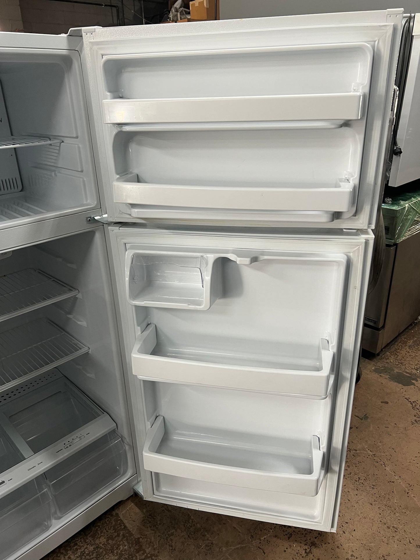 28 GE Top Freezer Refrigerator In White, GTS16DTHJRWW, 444303