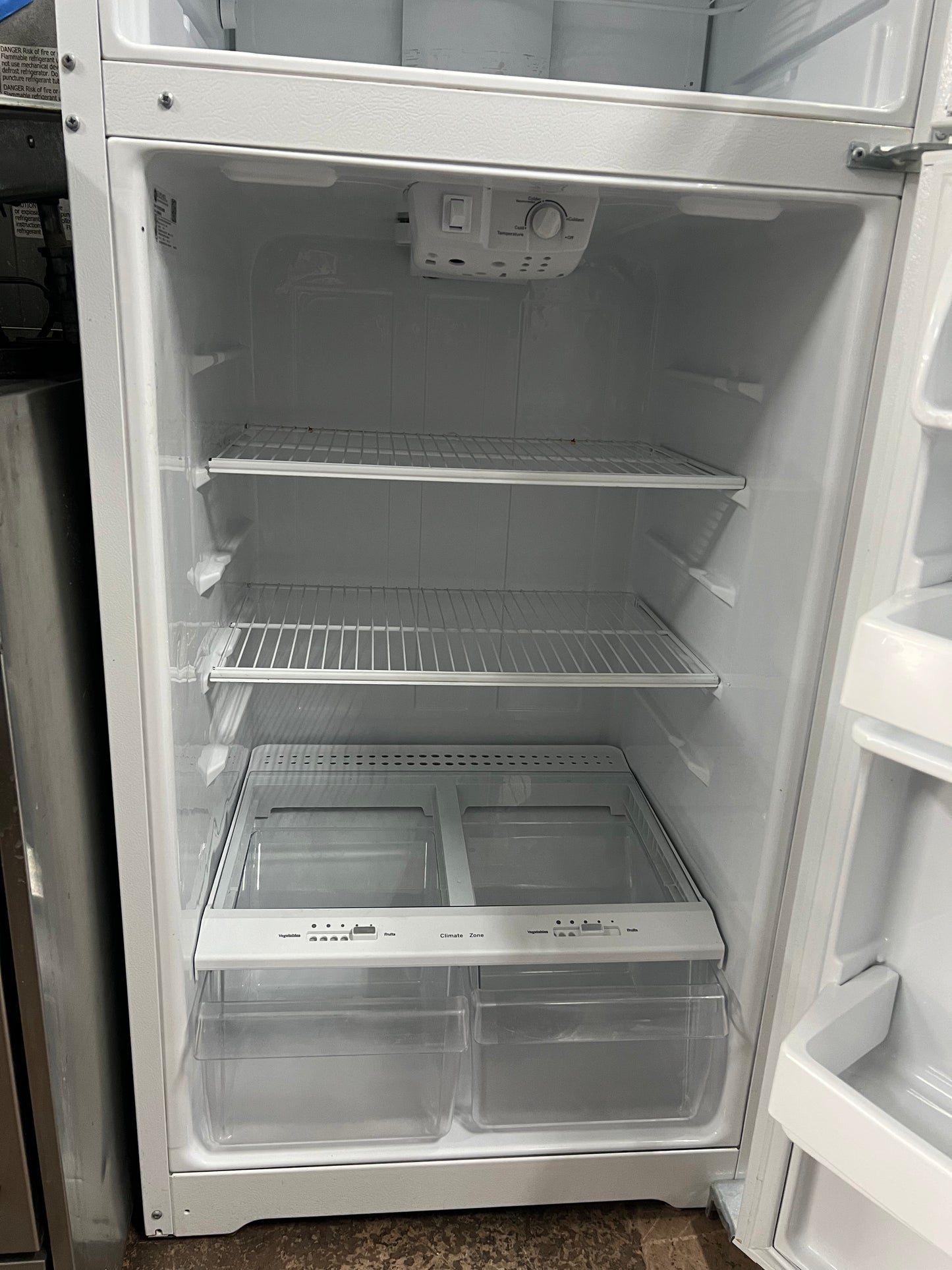 28 GE Top Freezer Refrigerator In White, GTS16DTHJRWW, 444303