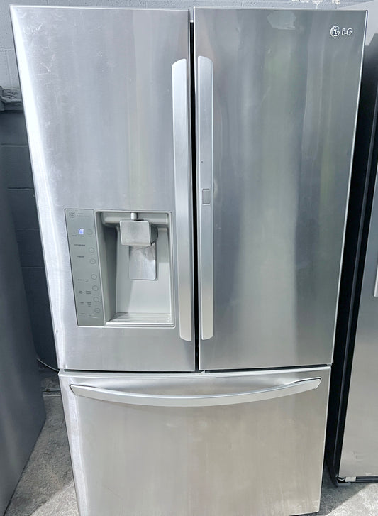 LG  LFX31945ST 30.5 cu. ft. French Door Refrigerator ,  Door-in-Door, Ice and Water Dispenser , Stainless Steel 373810