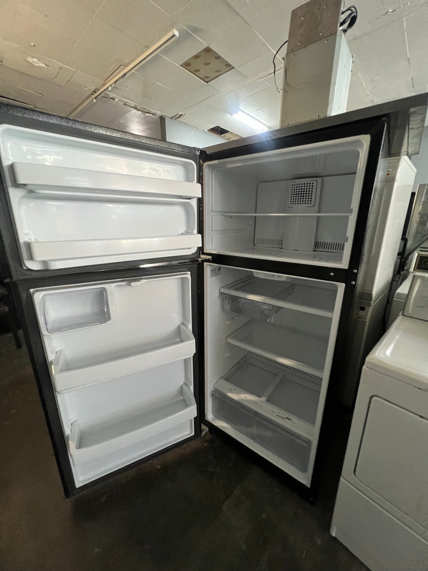 28 Inch GE Top Freezer Full Depth Refrigerator In Black, GTE16GTHCRBB, 444313