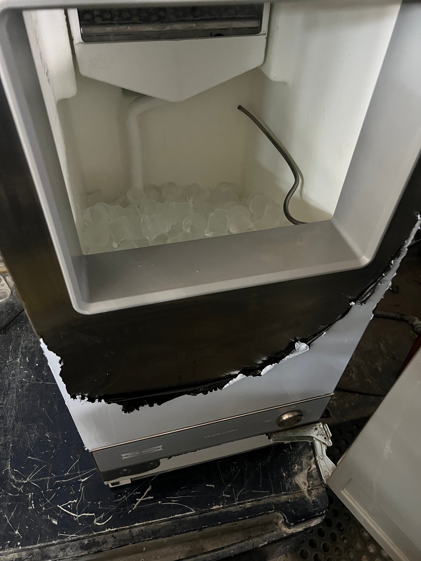 15 Inch Sub-Zero Undercounter Ice Maker In Stainless Steel, 26 pounds Capacity, 315IP, 444314