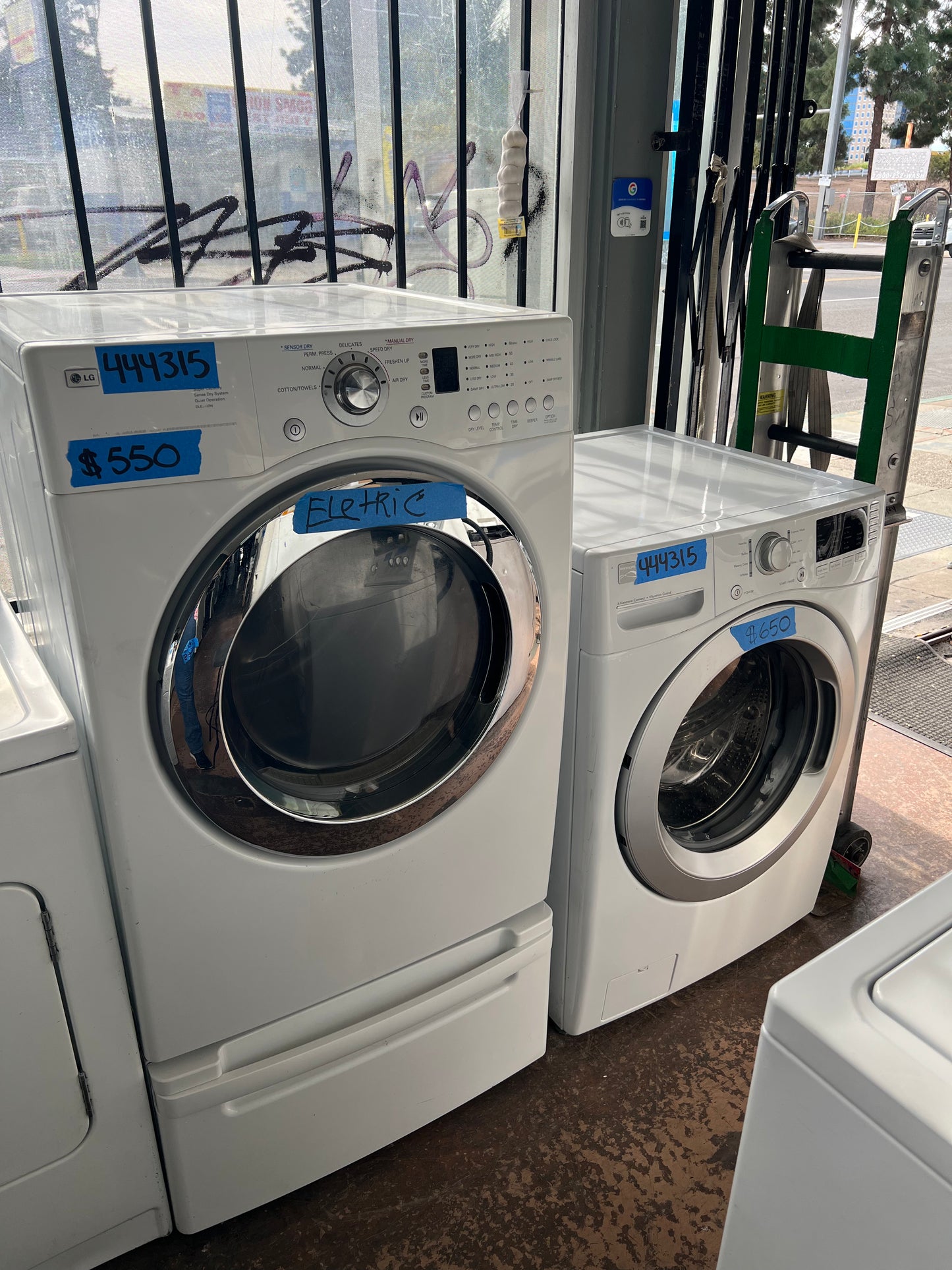 LG Front load Washer & Electric Dryer Set In White, DLE3733W, 796.41162410, 444315