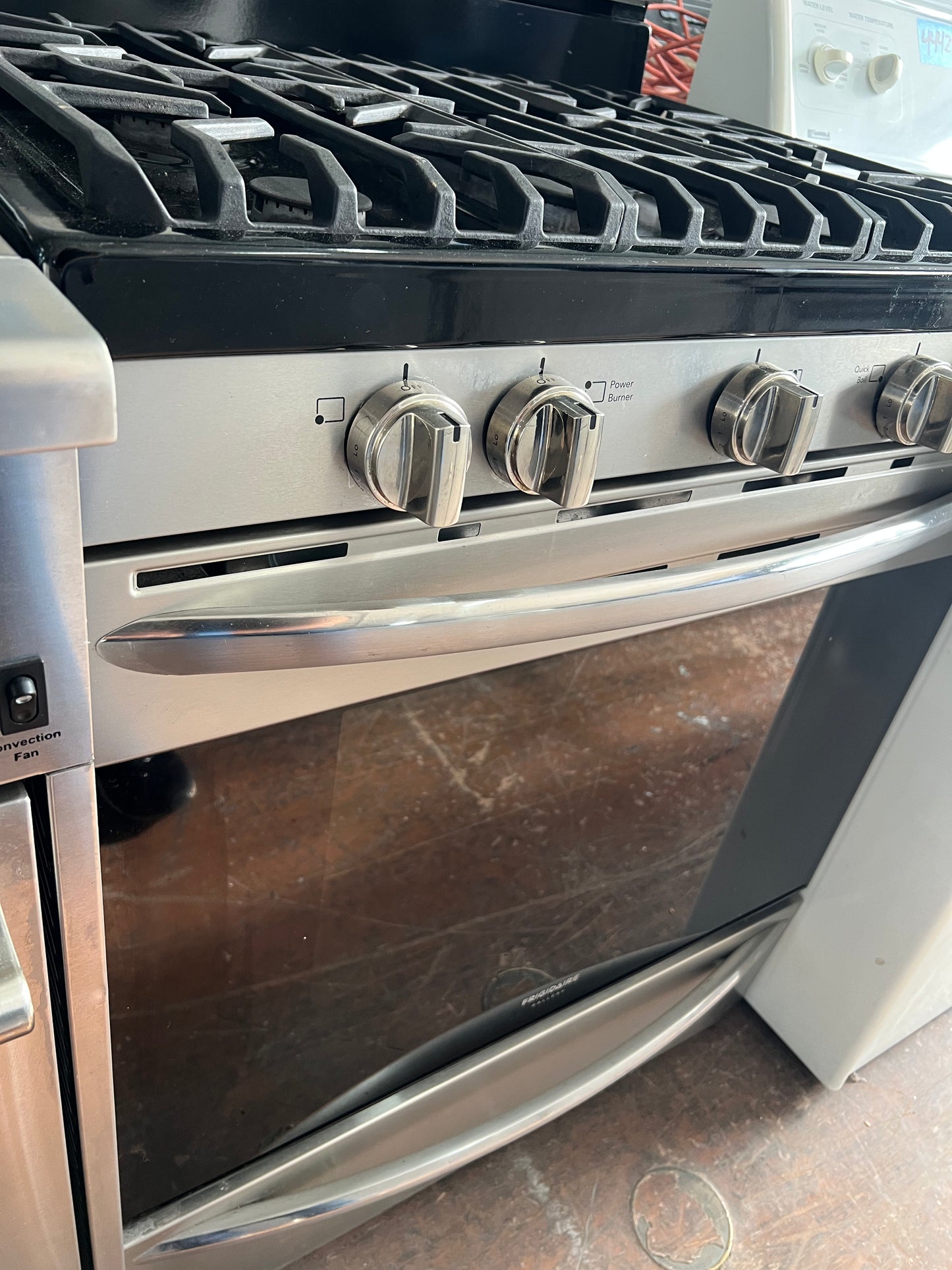 30 Inch Frigidaire 5 Burner Gas Range In Stainless Steel, FGGF3047TFA, 444318